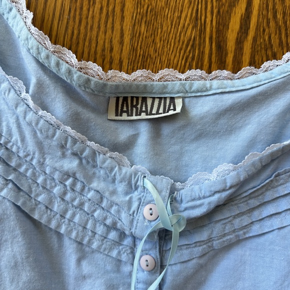 Light Blue Ruffle Button-Front Crop Top - Picture 3 of 3